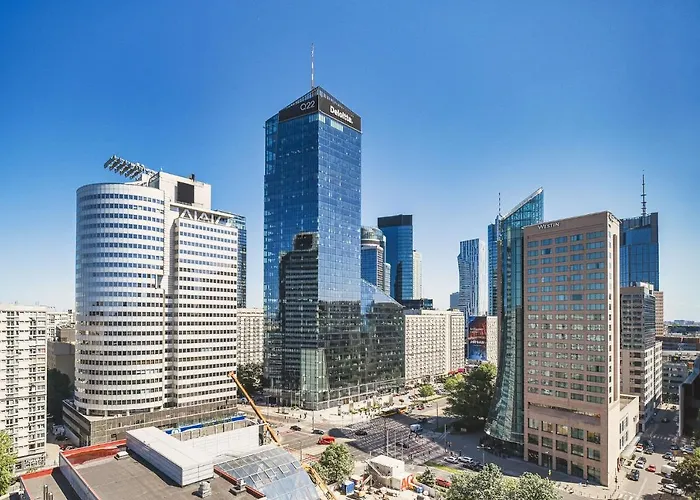 Air-conditioned Premium Loft Skyline Only 900 M To Station Apartman