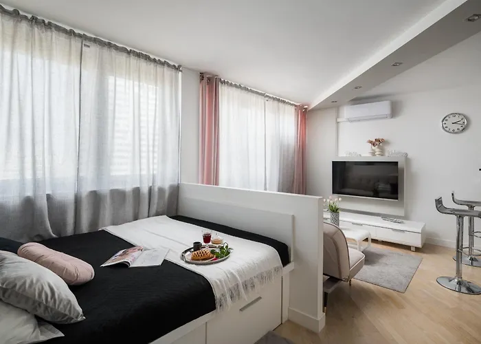 Air-conditioned Premium Loft Skyline Only 900 M To Station