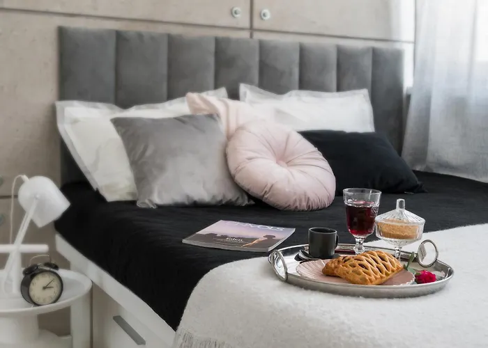 Air-conditioned Premium Loft Skyline Only 900 M To Station * Varsó