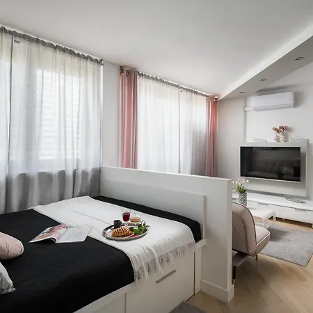 Air-conditioned Premium Loft Skyline Only 900 M To Station