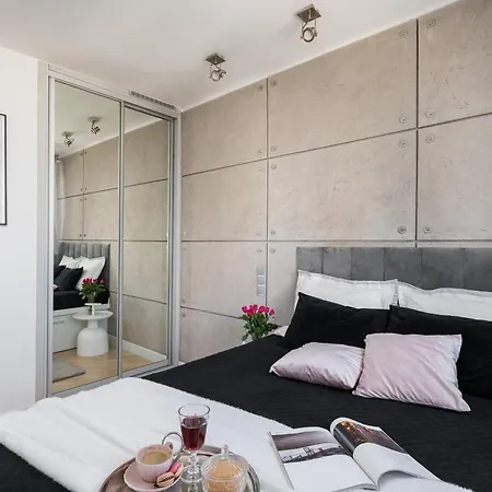 Air-conditioned Premium Loft Skyline Only 900 M To Station * Warszawa