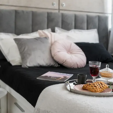 Air-conditioned Premium Loft Skyline Only 900 M To Station * Warszawa