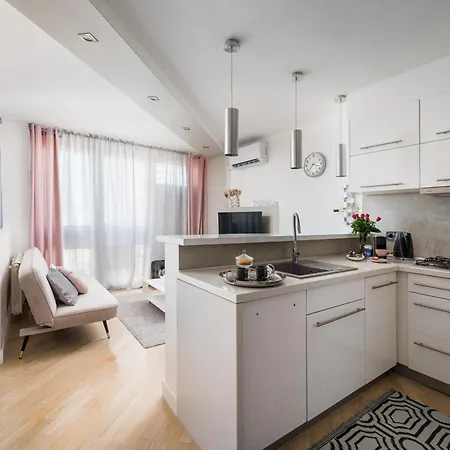 Air-conditioned Premium Loft Skyline Only 900 M To Station Appartement Varsovie