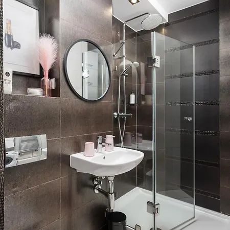 Air-conditioned Premium Loft Skyline Only 900 M To Station Appartement Varsovie